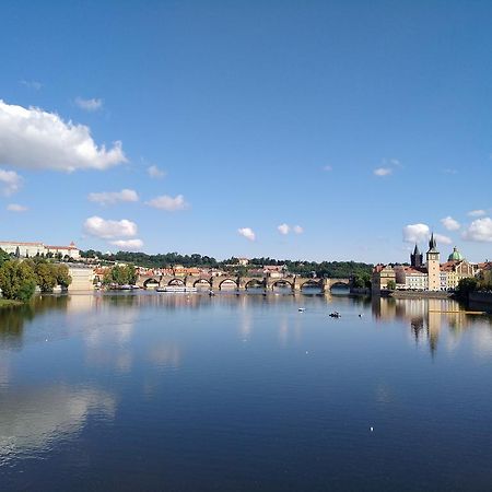 Modern Apartment Všehrdova Praag Buitenkant foto