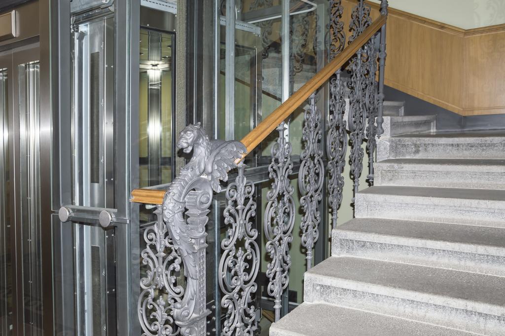 Modern Apartment Všehrdova Praag Buitenkant foto