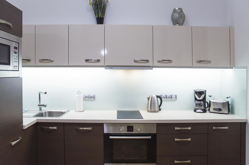 Modern Apartment Všehrdova Praag Buitenkant foto
