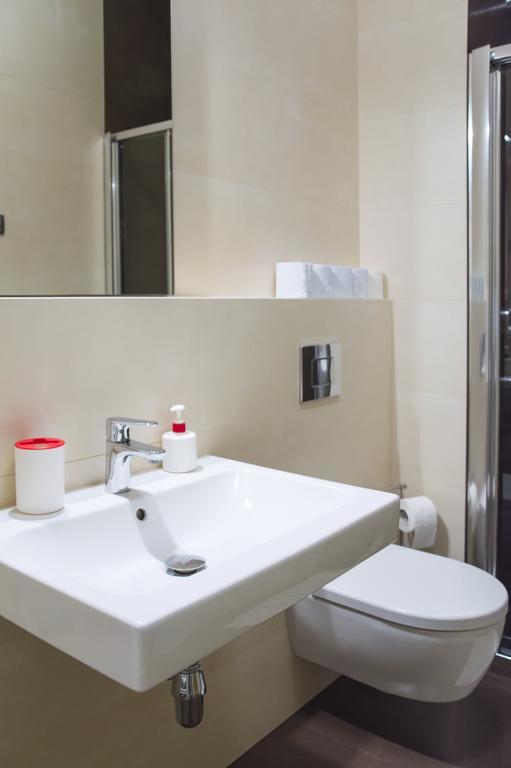 Modern Apartment Všehrdova Praag Buitenkant foto