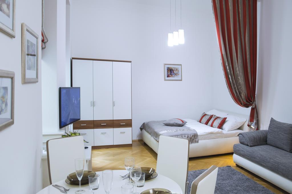 Modern Apartment Všehrdova Praag Buitenkant foto